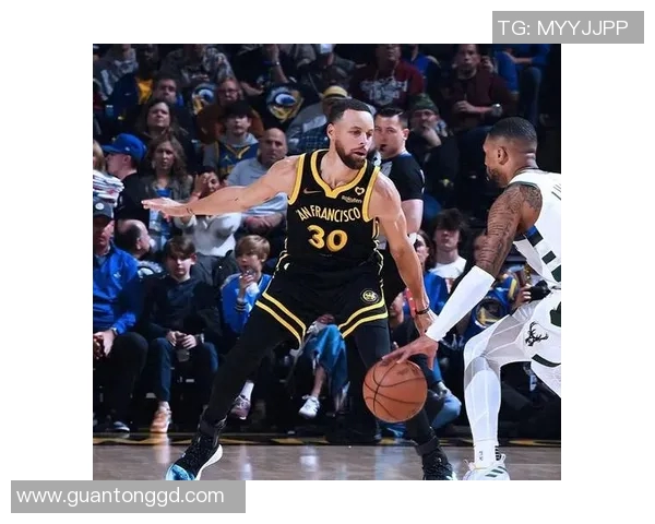 勇士暂84-87雄鹿！字母哥缺阵！库里单节10分！勇士罚球20全中！