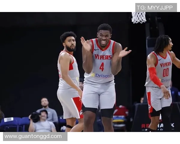 17中16狂砍33分，火箭弃将在老鹰二队打出了一场现象级的比赛？