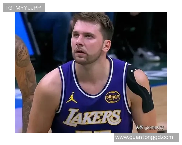 东契奇狂砍41分！湖人下放詹姆斯，却首发布朗尼！