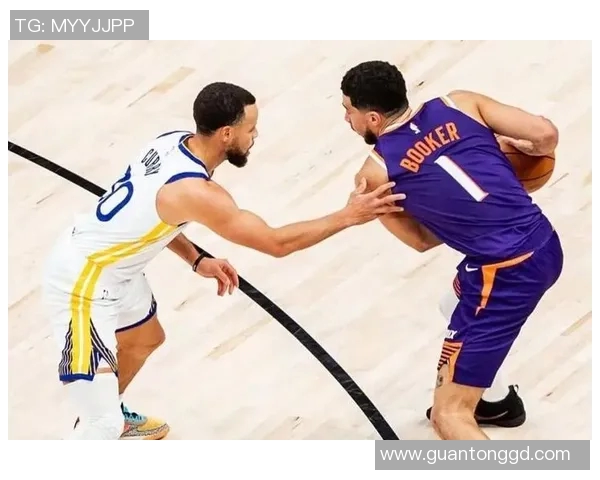 梦幻联动！库里上脚多双 Book 1！